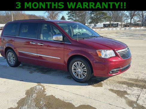 Used 2016 Chrysler Town & Country Touring-L image 2
