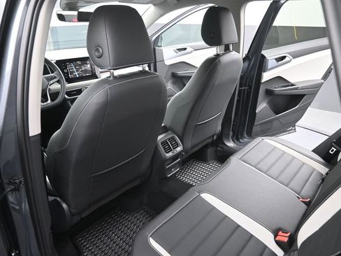 New 2025 Volkswagen Taos SEL image 38