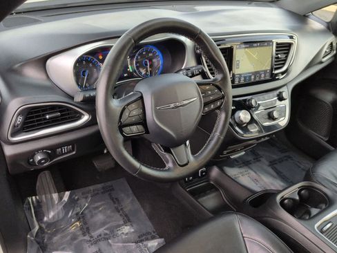 Used 2020 Chrysler Pacifica Touring-L Plus w/ Advanced Safetytec Group image 10
