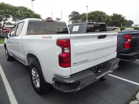 Used 2022 Chevrolet Silverado 1500 LT AWD/4WD image 4