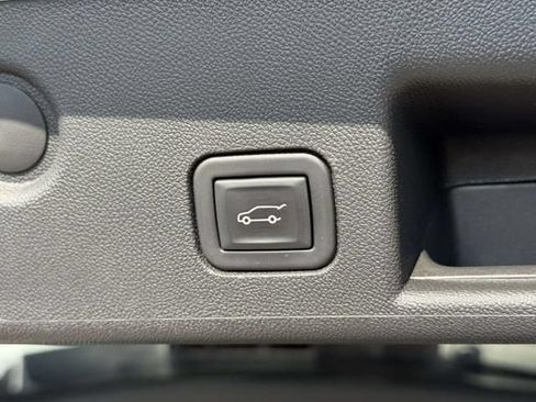 Used 2022 Chevrolet Equinox Premier AWD/4WD image 10