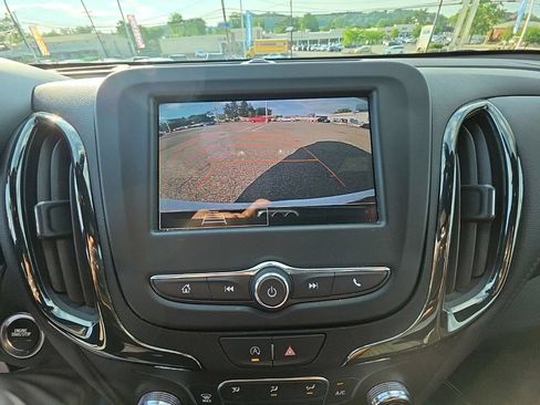 Used 2023 Chevrolet Equinox RS AWD/4WD image 17