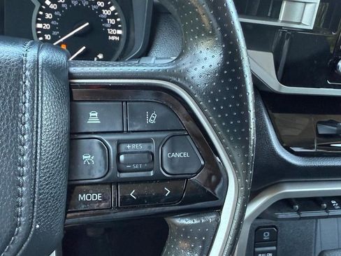 Used 2022 Toyota Tundra SR5 w/ SR5 Convenience Package image 17