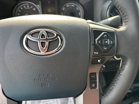 Used 2020 Toyota Tacoma TRD Off-Road AWD/4WD image 26