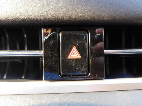 New 2025 Mitsubishi Outlander SE image 24