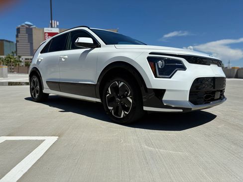 Used 2023 Kia Niro Wind FWD image 3