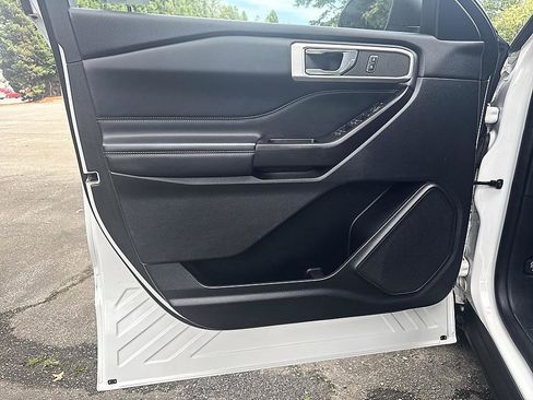 Used 2020 Ford Explorer XLT w/ Equipment Group 202A AWD/4WD image 9
