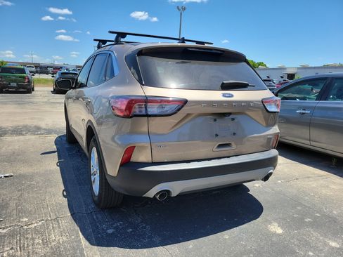 Used 2021 Ford Escape SE w/ Convenience Package FWD image 4