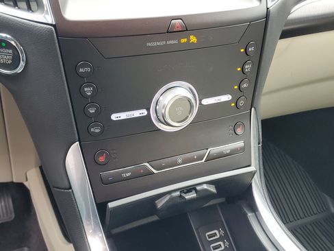 Used 2020 Ford Edge Titanium AWD/4WD image 18