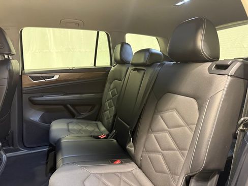 Used 2024 Volkswagen Atlas SE image 23