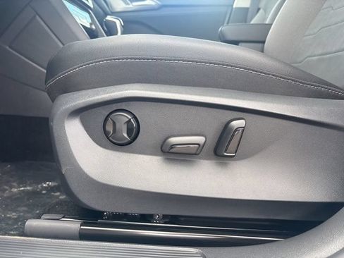 New 2026 Volkswagen Taos SE AWD/4WD image 12