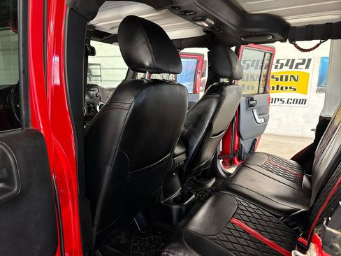 Used 2014 Jeep Wrangler Unlimited Rubicon w/ Connectivity Group AWD/4WD image 26