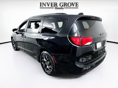 Used 2018 Chrysler Pacifica Touring-L Plus image 7