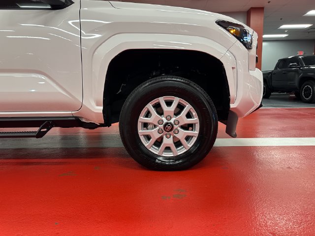 Used 2025 Toyota Tacoma SR w/ SR Upgrade Package AWD/4WD image 31