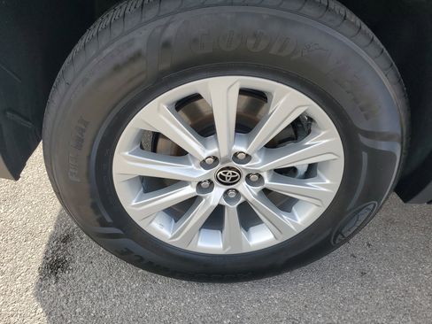 Used 2025 Toyota Grand Highlander AWD image 28