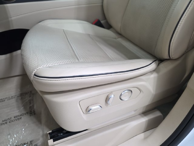 Used 2023 Cadillac Escalade ESV Premium Luxury w/ LPO, Floor Liner Package AWD/4WD image 29