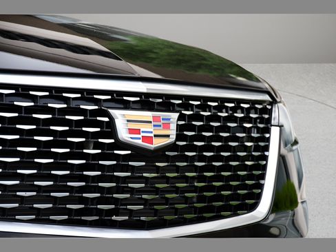 Used 2024 Cadillac XT6 Luxury w/ LPO, Floor Liner Package AWD/4WD image 10