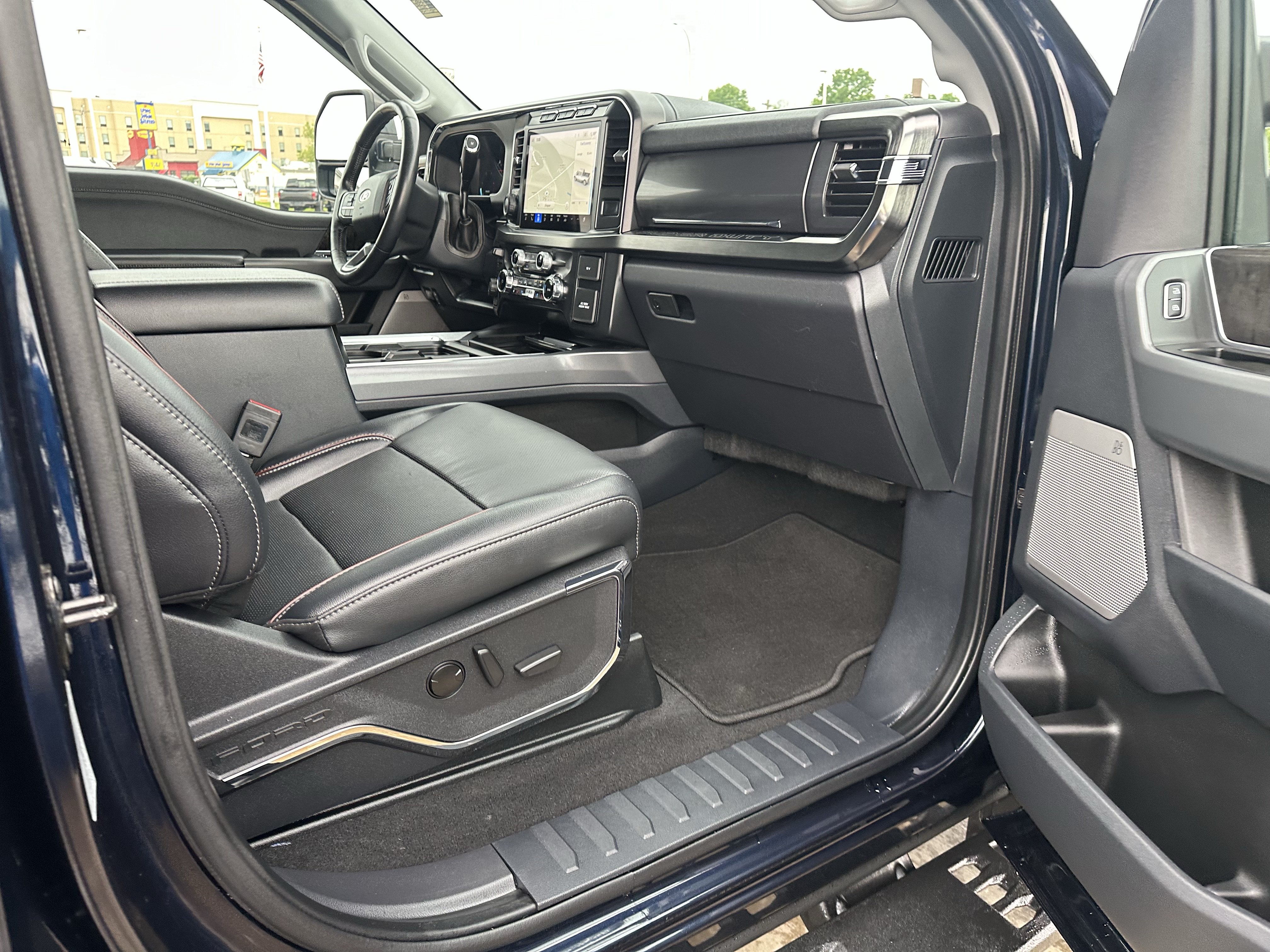 Used 2024 Ford F250 Lariat w/ Lariat Ultimate Package AWD/4WD image 13