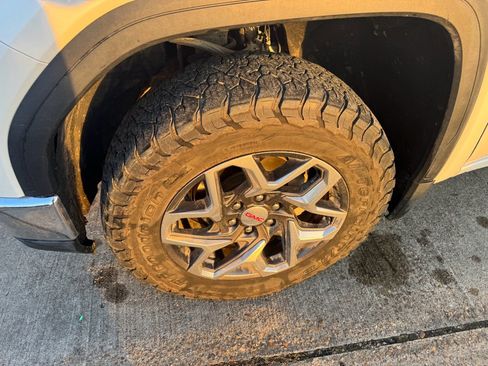 Used 2024 GMC Sierra 1500 SLT w/ SLT Premium Plus Package image 9