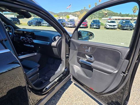 Used 2026 Mercedes-Benz GLB 250 image 12