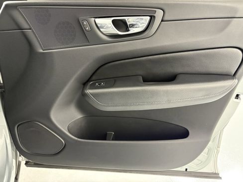 Used 2018 Volvo XC60 T6 Momentum w/ Vision Package image 41