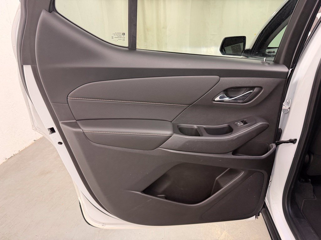 Used 2020 Chevrolet Traverse LS FWD image 18