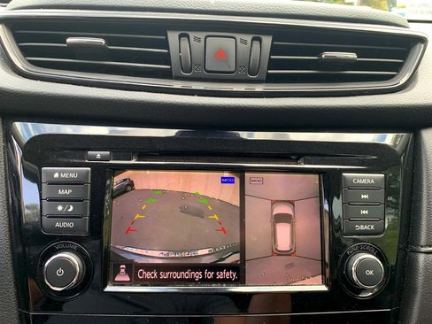 Used 2018 Nissan Rogue SV w/ Sun & Sound Touring Package image 14