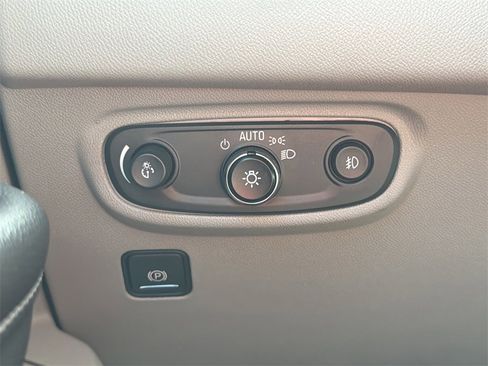 Used 2022 GMC Terrain SLT w/ Infotainment Package II image 27