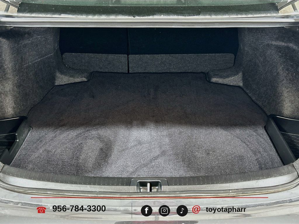 Used 2025 Toyota Corolla LE FWD image 22