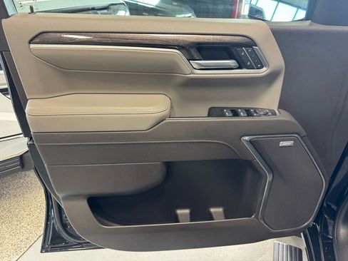 Used 2022 Chevrolet Silverado 1500 LTZ w/ LTZ Convenience Package II image 17