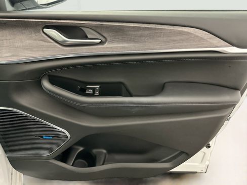 Used 2022 Jeep Grand Cherokee Overland image 35