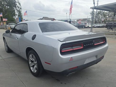 Used 2020 Dodge Challenger SXT w/ Driver Convenience Group RWD image 39