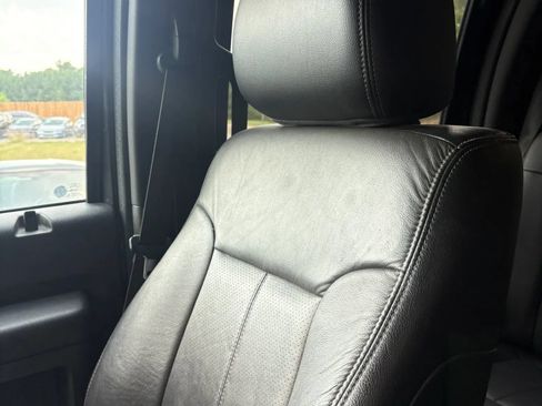Used 2015 Ford F250 Lariat w/ Lariat Chrome Package AWD/4WD image 22