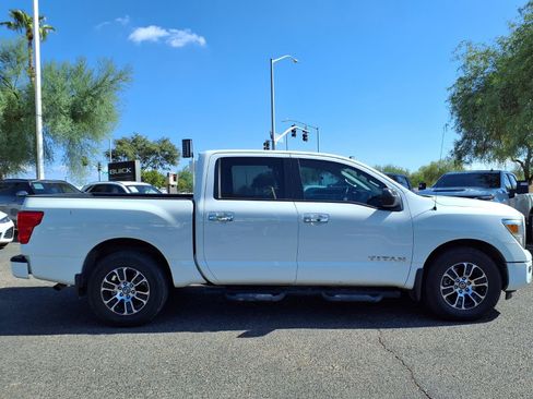 Used 2021 Nissan Titan SV w/ SV Convenience Package RWD image 4
