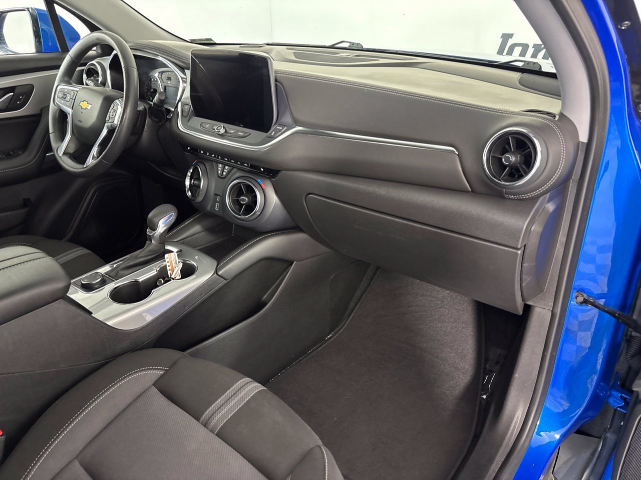 Used 2025 Chevrolet Blazer LT AWD/4WD image 35