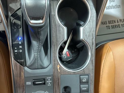 Used 2025 Toyota Highlander Platinum image 30