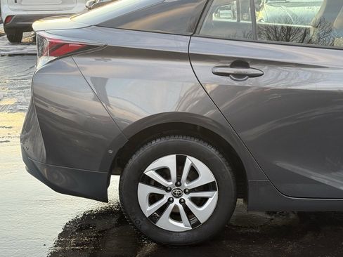 Certified 2018 Toyota Prius Two image 8
