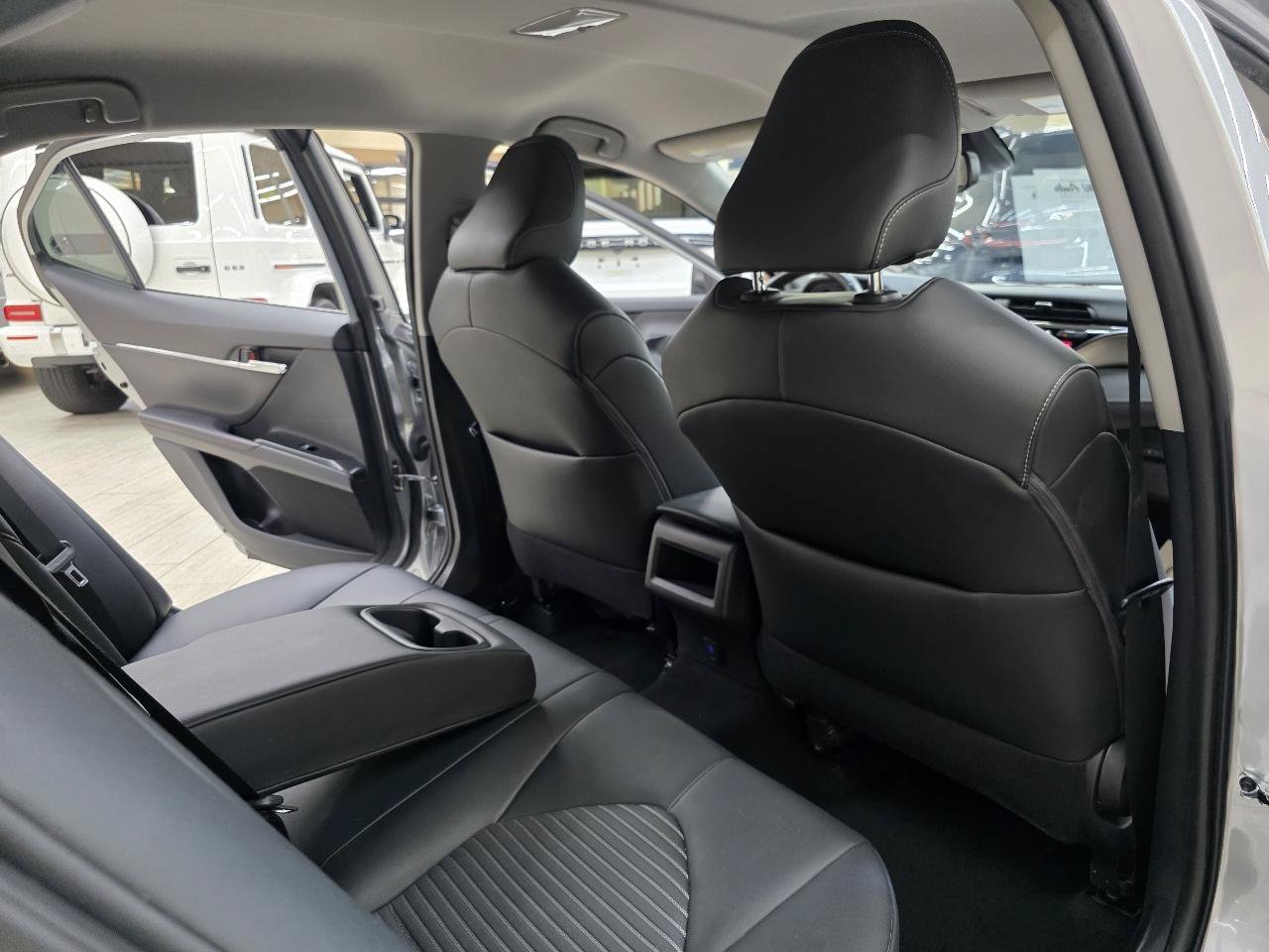 Used 2019 Toyota Camry SE w/ Convenience Package FWD image 23