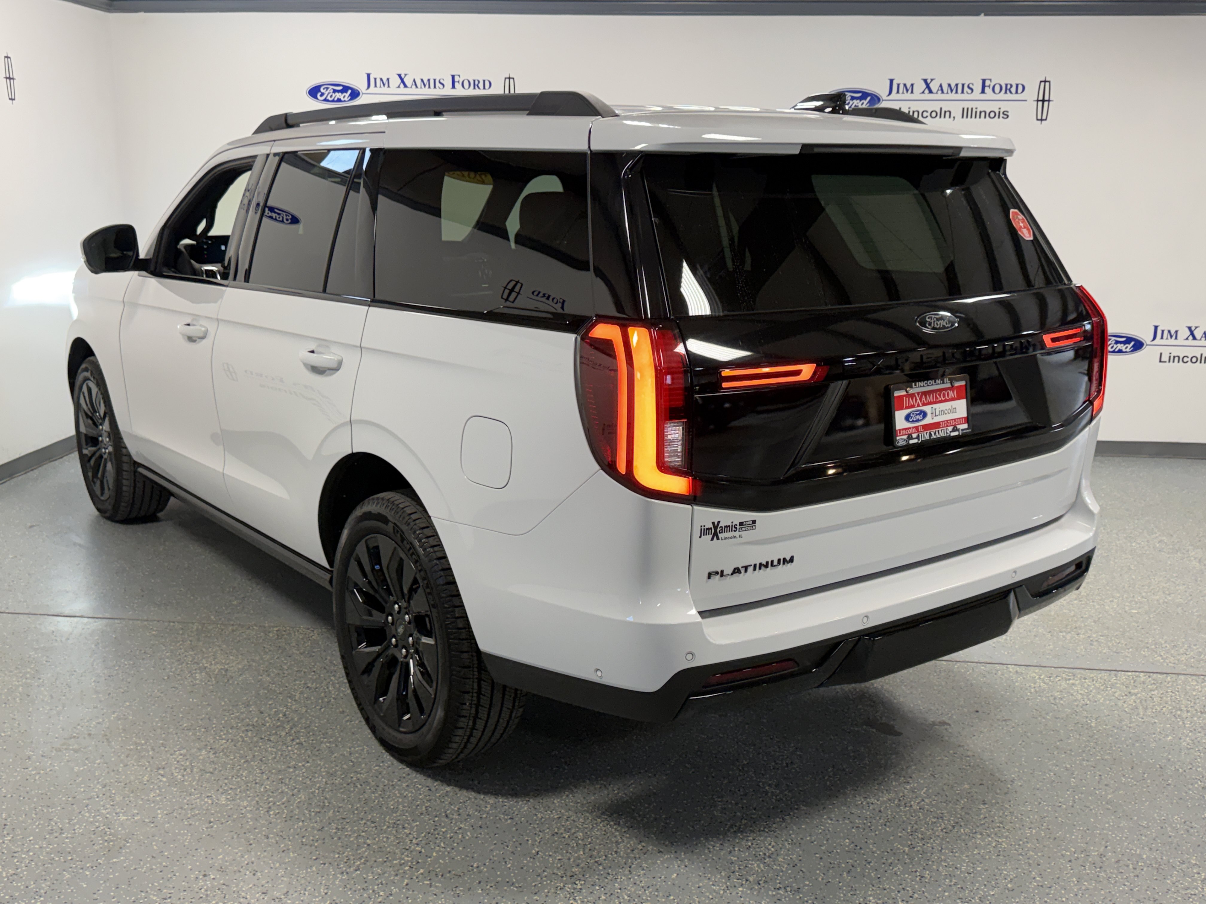 Used 2025 Ford Expedition Platinum w/ Stealth Appearance Package AWD/4WD image 36
