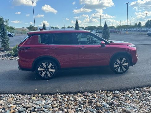 New 2025 Mitsubishi Outlander SE image 6