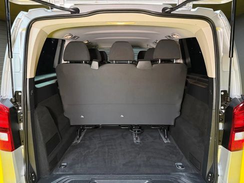 Used 2016 Mercedes-Benz Metris Passenger w/ Driver Efficiency Package image 11
