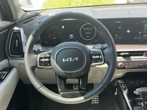 Certified 2025 Kia Sorento SX image 29