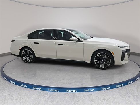 Used 2023 BMW i7 xDrive60 w/ Parking Assistance Package image 5
