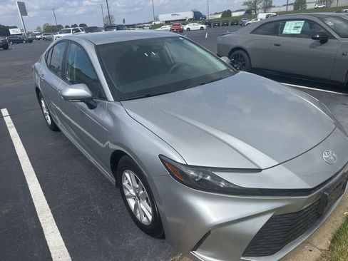 Used 2025 Toyota Camry LE image 5
