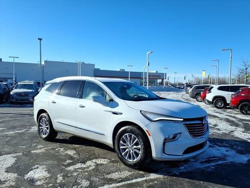 Used 2024 Buick Enclave Essence w/ Technology Package image 2