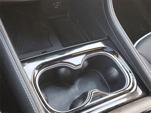 New 2026 Chrysler Pacifica Limited w/ Uconnect Theater Family Group image 31