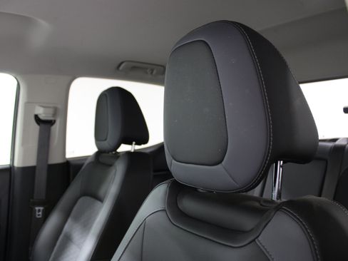 Used 2022 Chevrolet Colorado Z71 RWD image 5