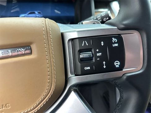 Used 2024 Land Rover Discovery Metropolitan Edition image 18