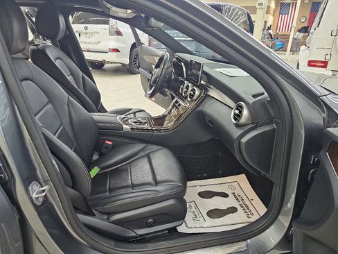 Used 2018 Mercedes-Benz C 300 Sedan w/ Premium Package image 21