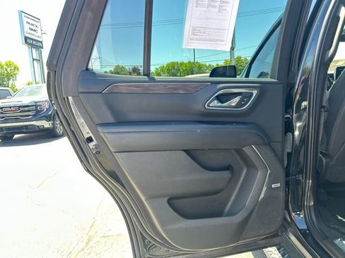 Used 2021 Chevrolet Tahoe Z71 w/ Luxury Package AWD/4WD image 19